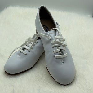Capezio Clogi White